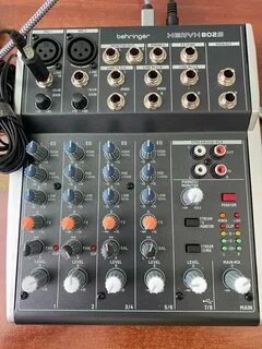 BEHRINGER XENYX 802S - микшерный пульт, 8входов, 2 XENYX 802S